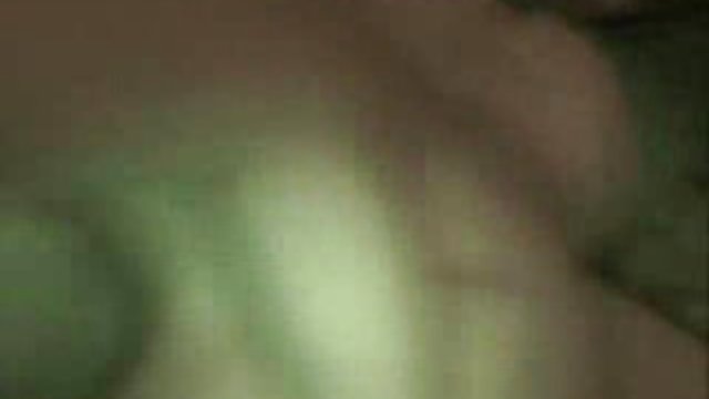 做了一个润滑剂的朋友,一个热情的拉丁同性恋种植他的脂肪迪克在一个洞