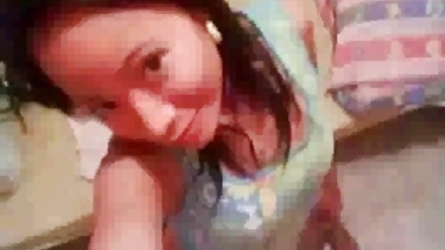 可爱的教练按摩年轻的金发和乱搞她在嘴里